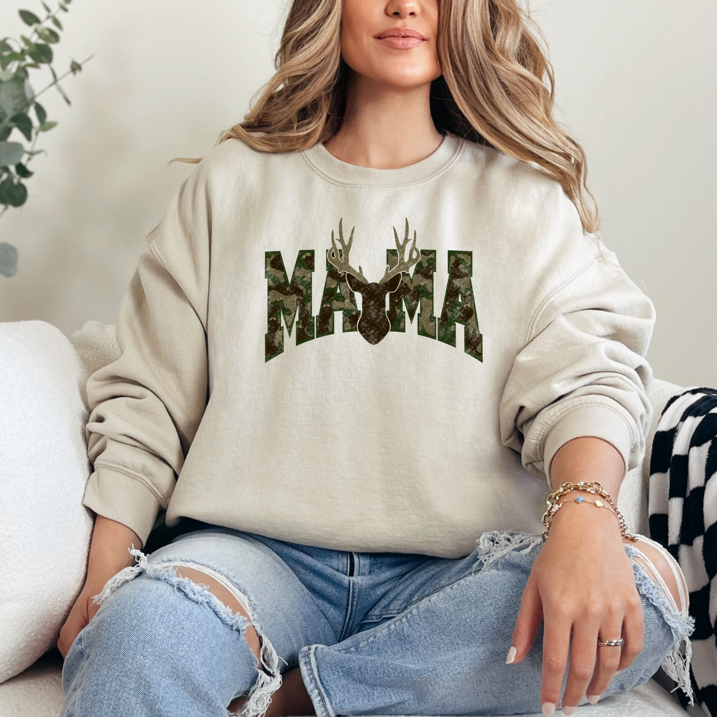 Mama Hunting Bow Girly Camo T-shirt Sweatshirt