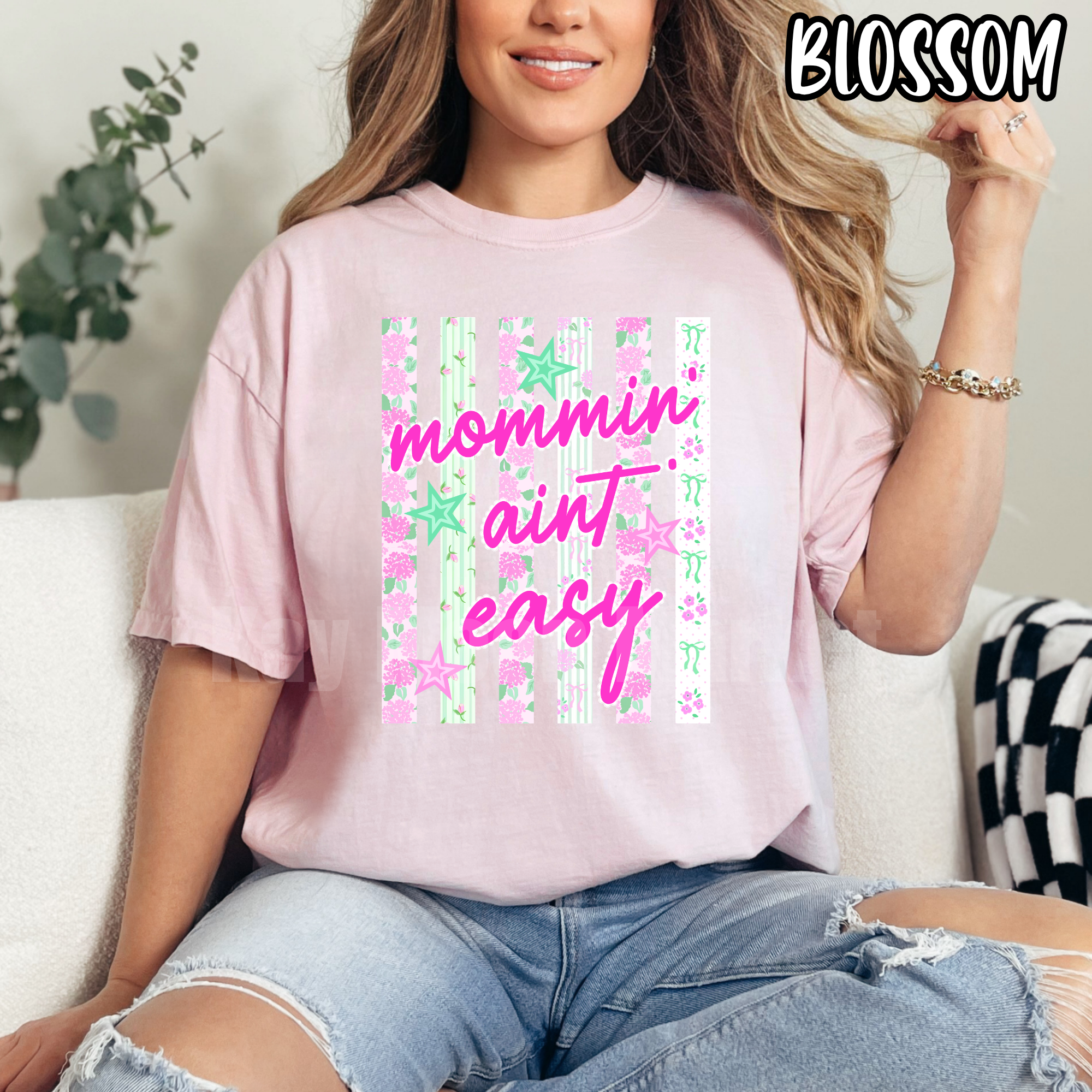 Mommin Ain't Easy - Floral Stripe Mom - T-shirt Sweatshirt