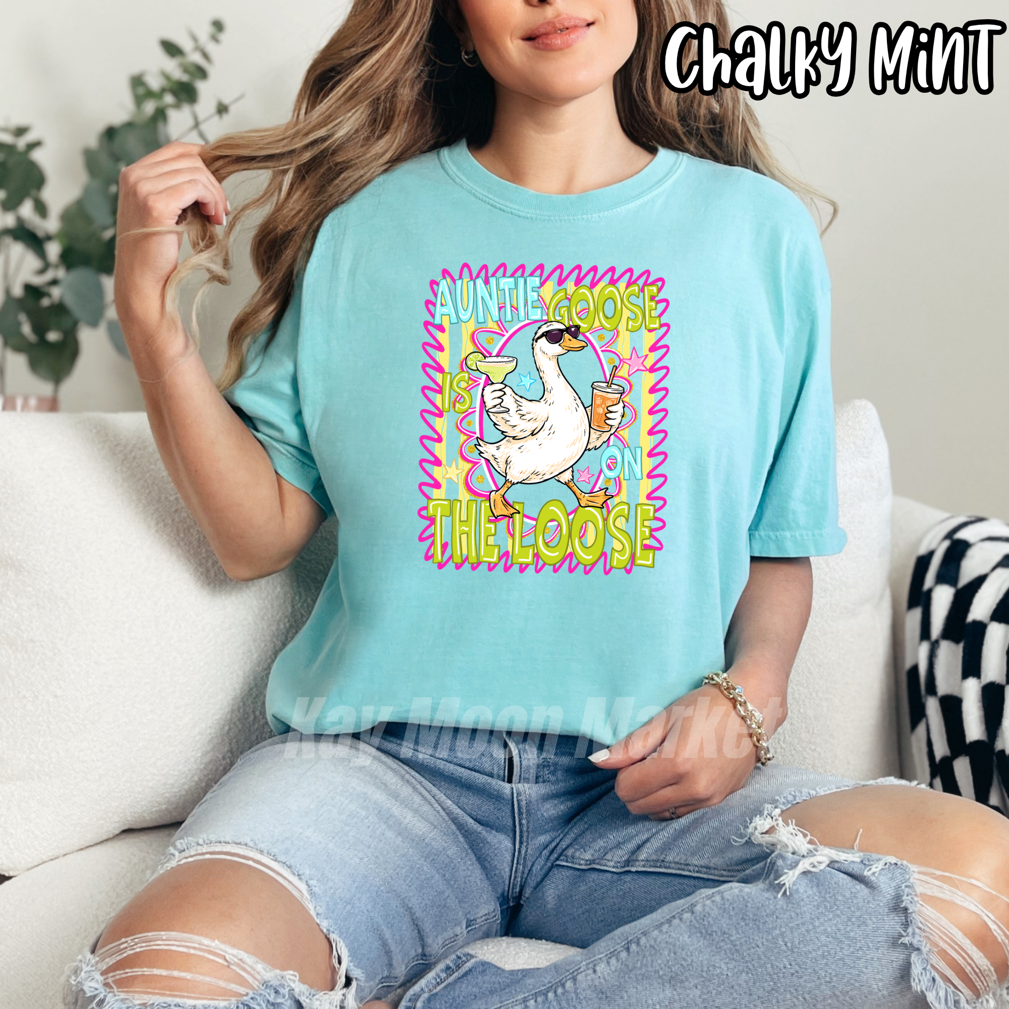 Auntie Goose Is On the Loose ~ Aunt Family ~ T-shirt Sweatshirt