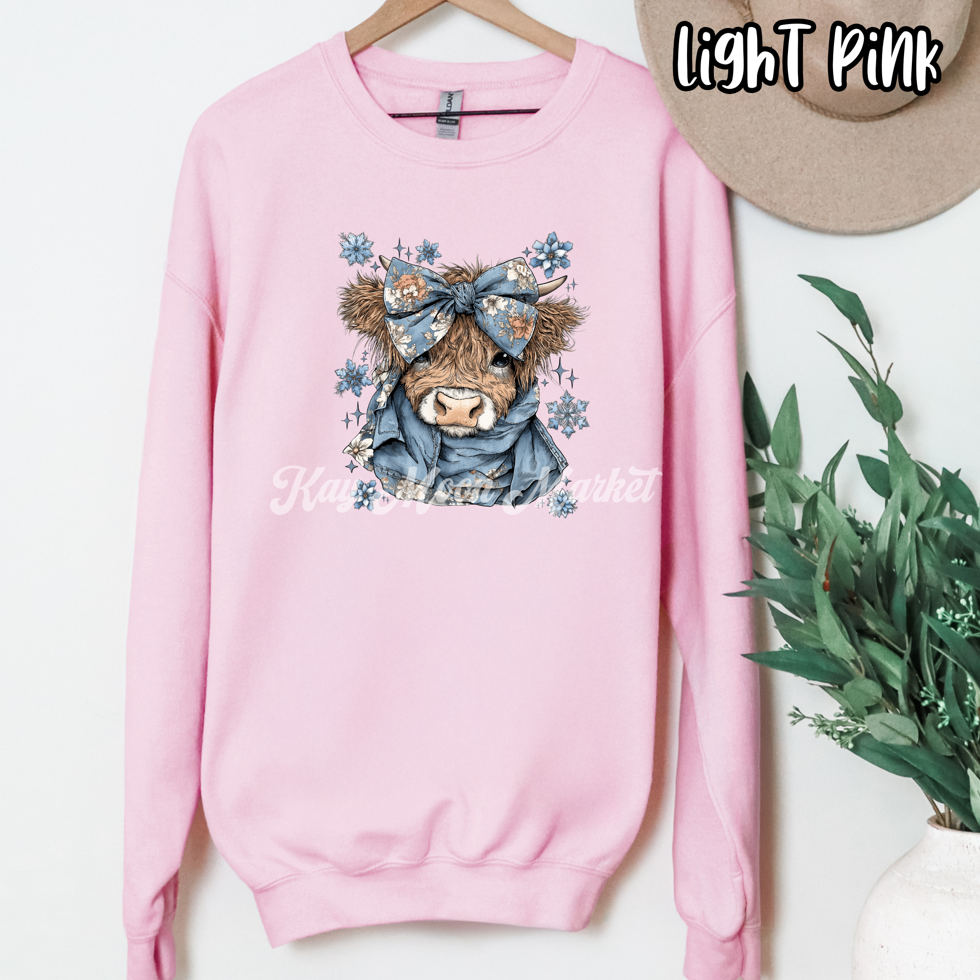 Highland Cow - Winter Floral Bow - T-shirt Sweatshirt