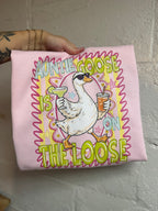 Auntie Goose Is On the Loose ~ Aunt Family ~ T-shirt Sweatshirt